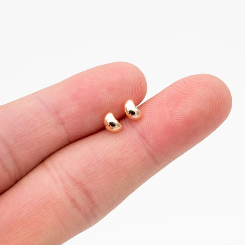 Tiny pea studs