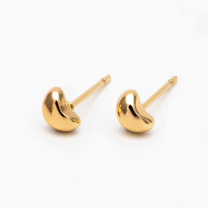 Tiny pea studs