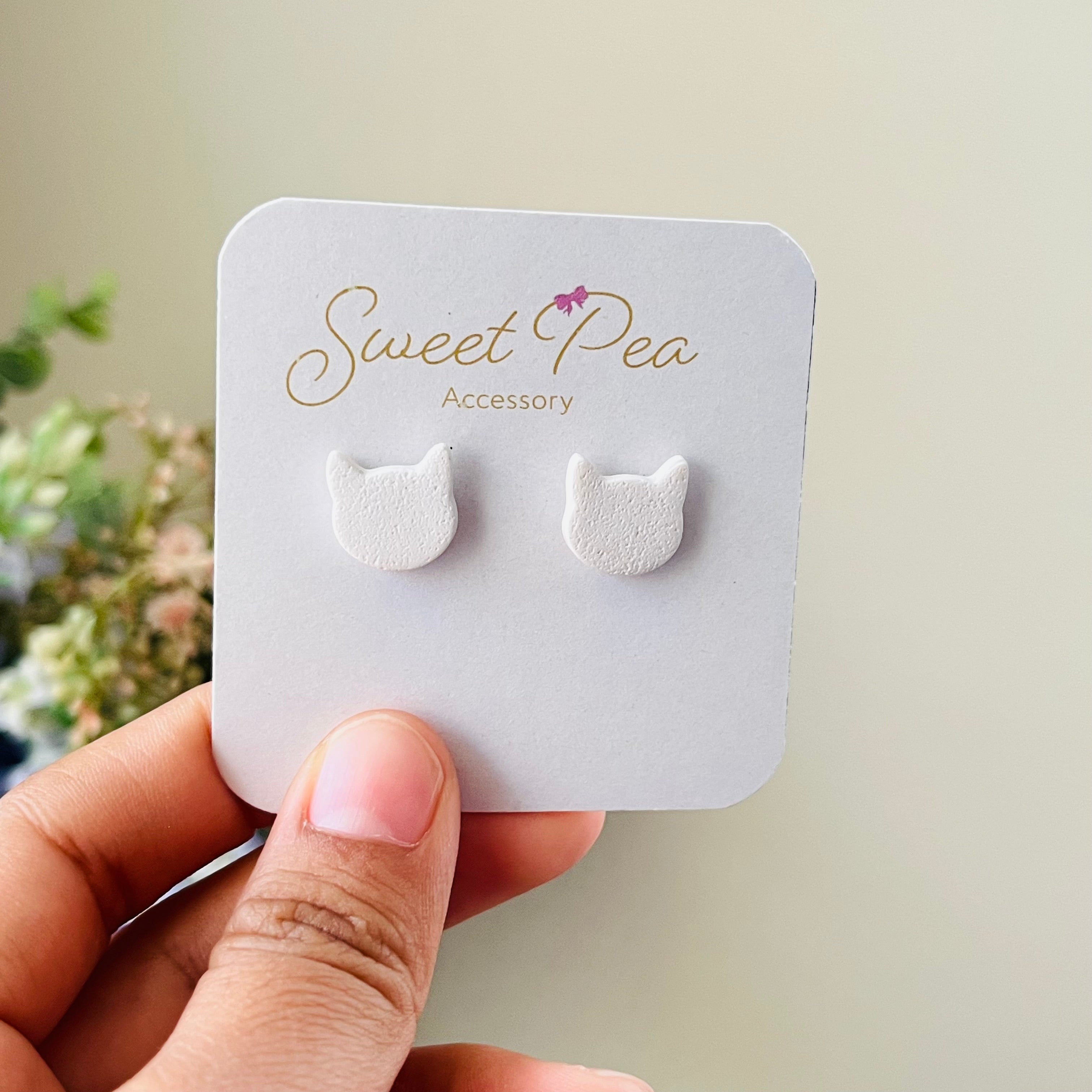 Cat studs