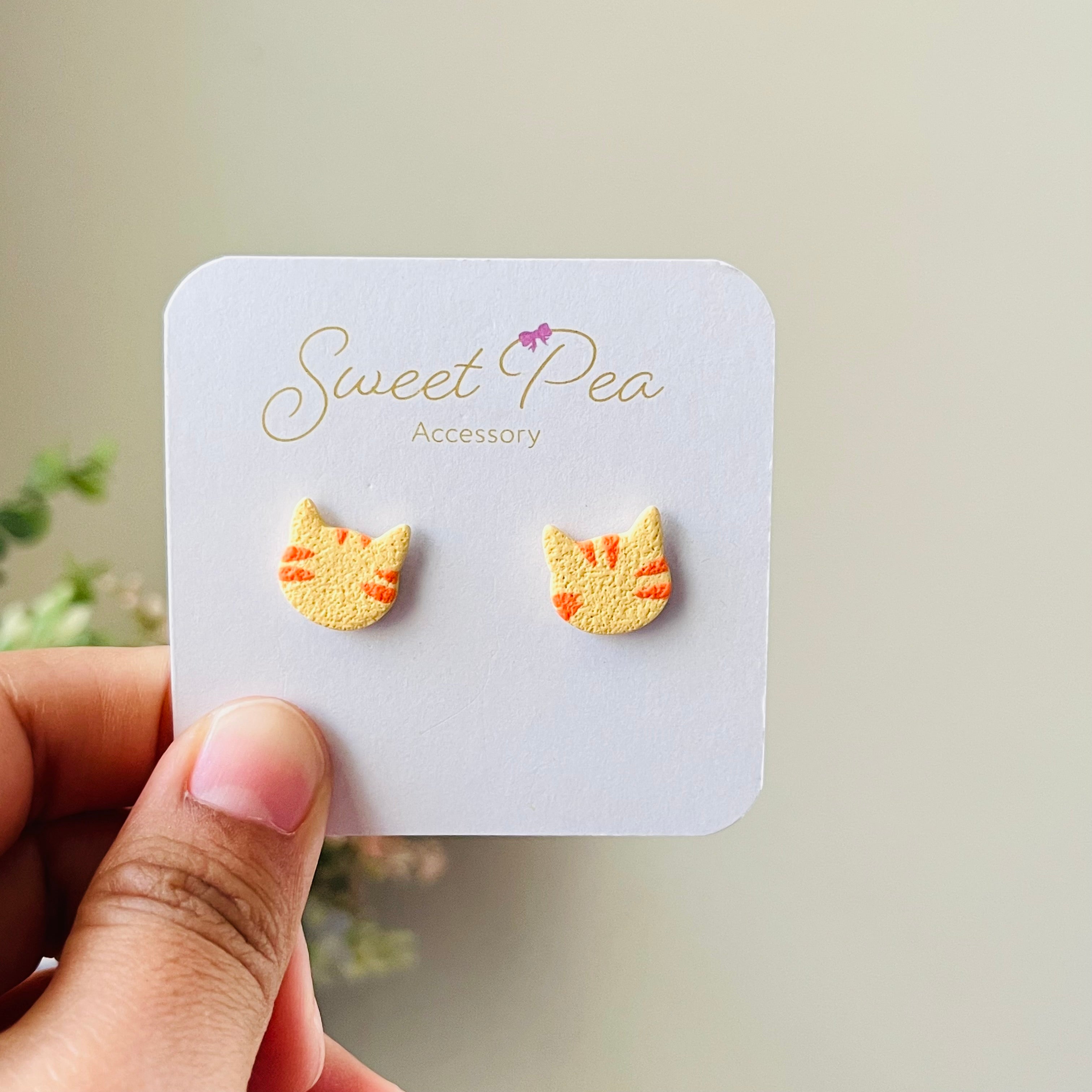 Cat studs