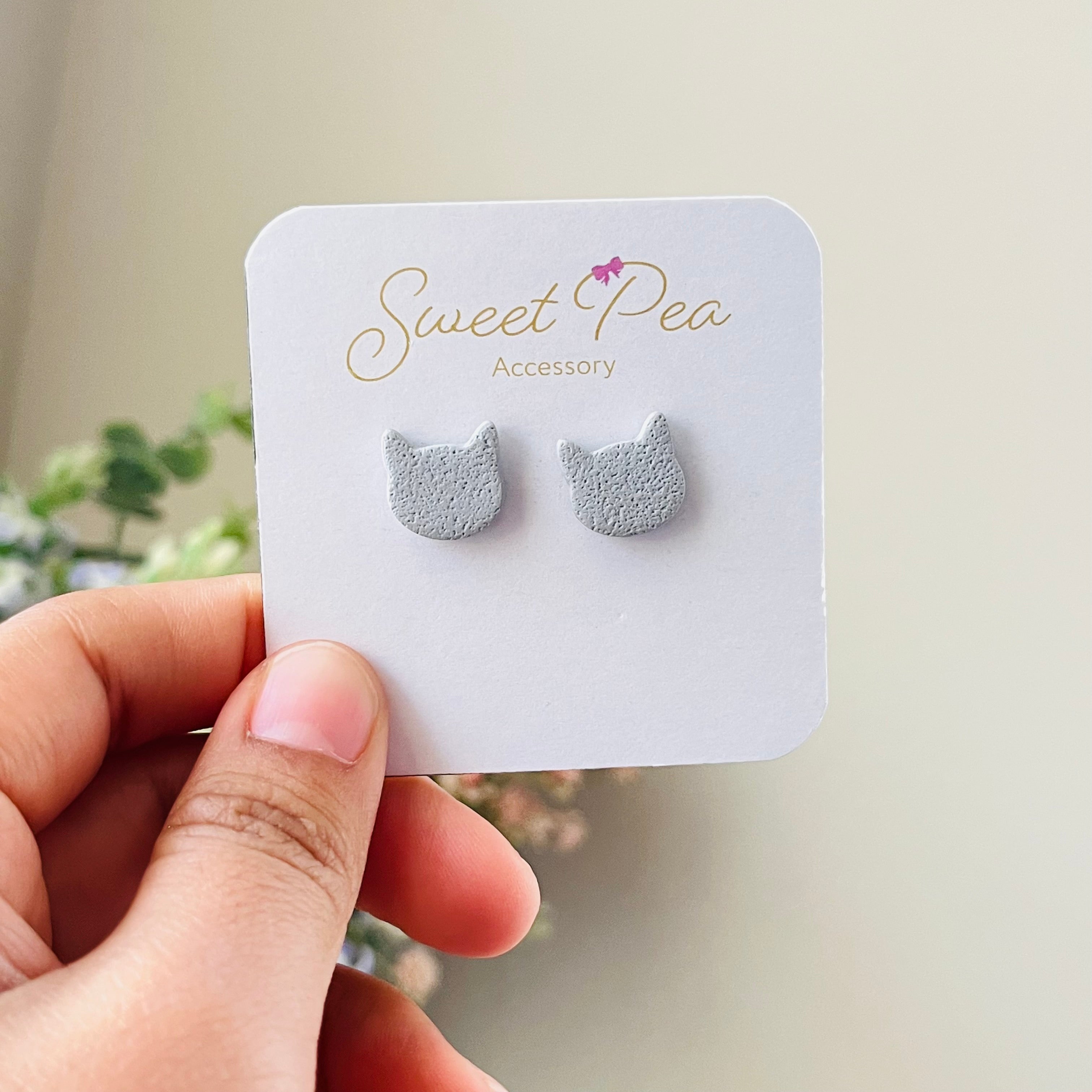 Cat studs