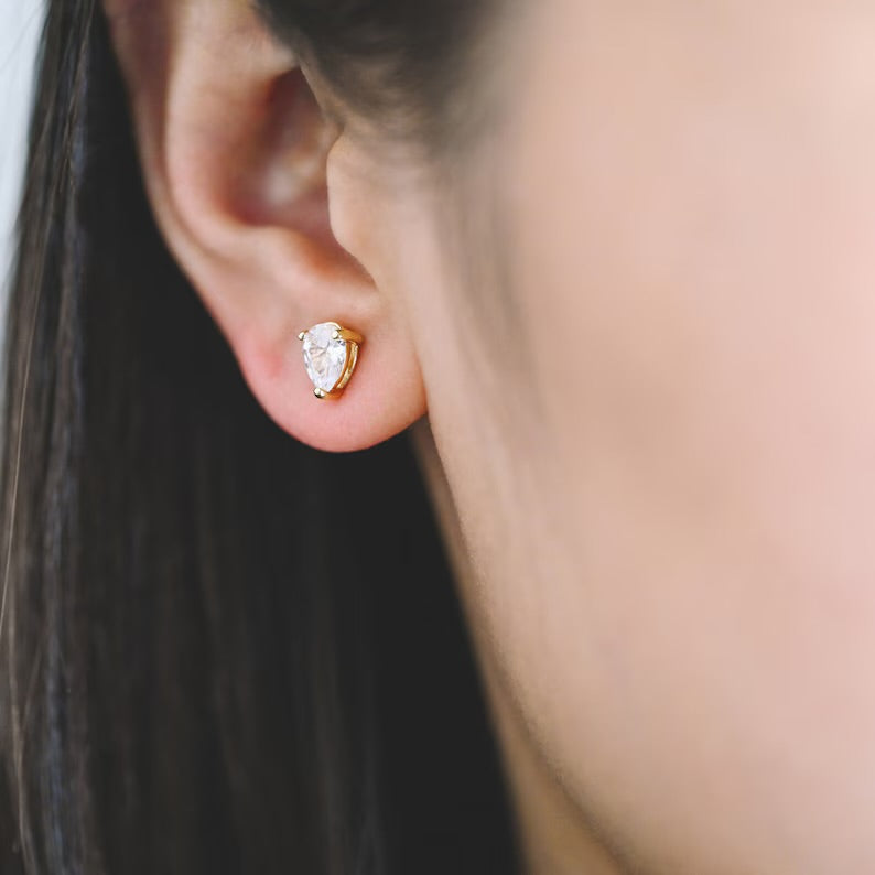 Teardrop stud