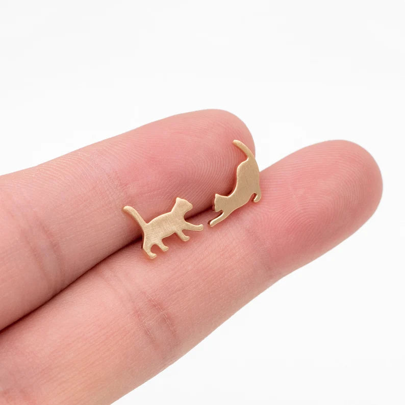 Cat stud