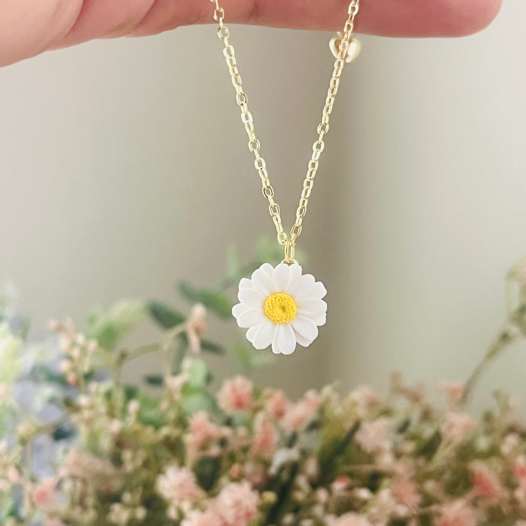 Daisy necklace