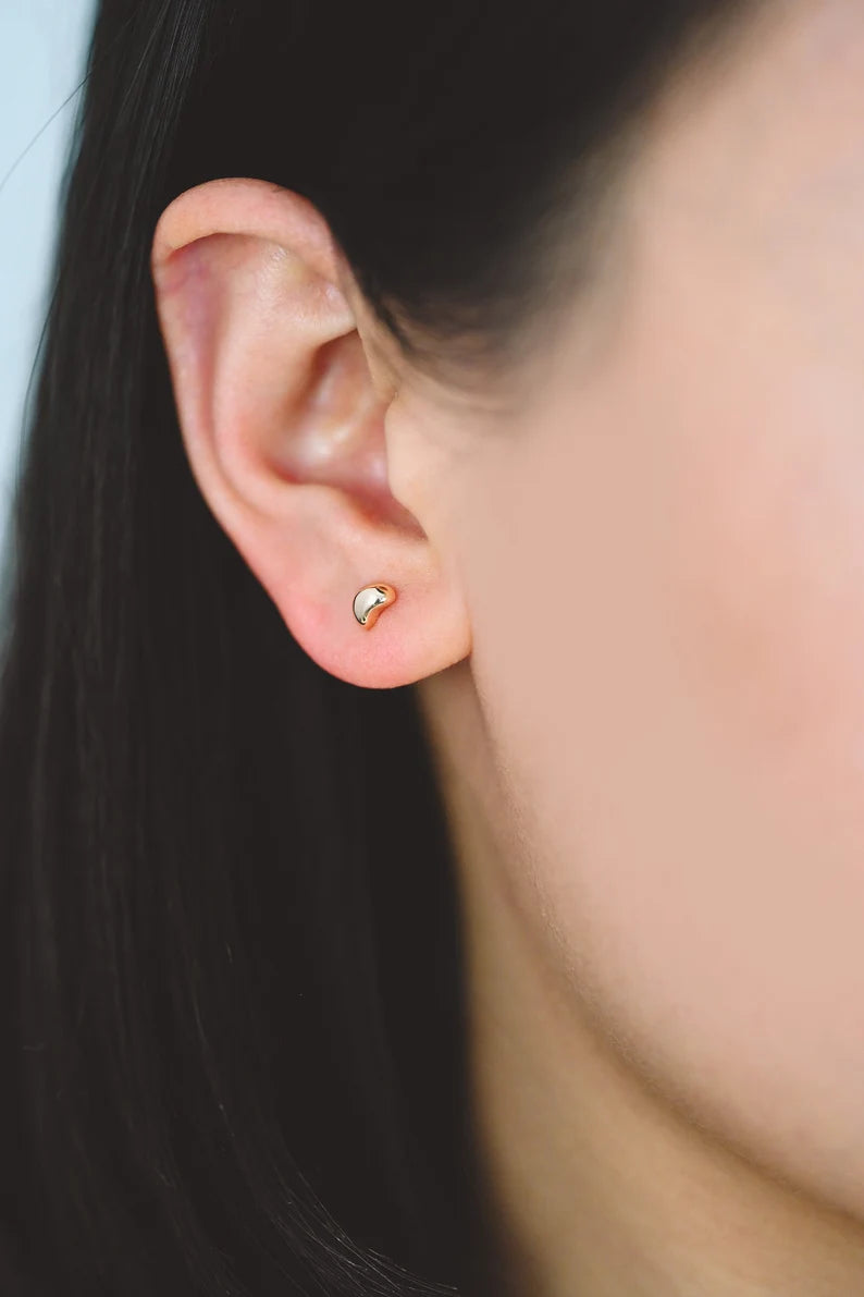 Tiny pea studs