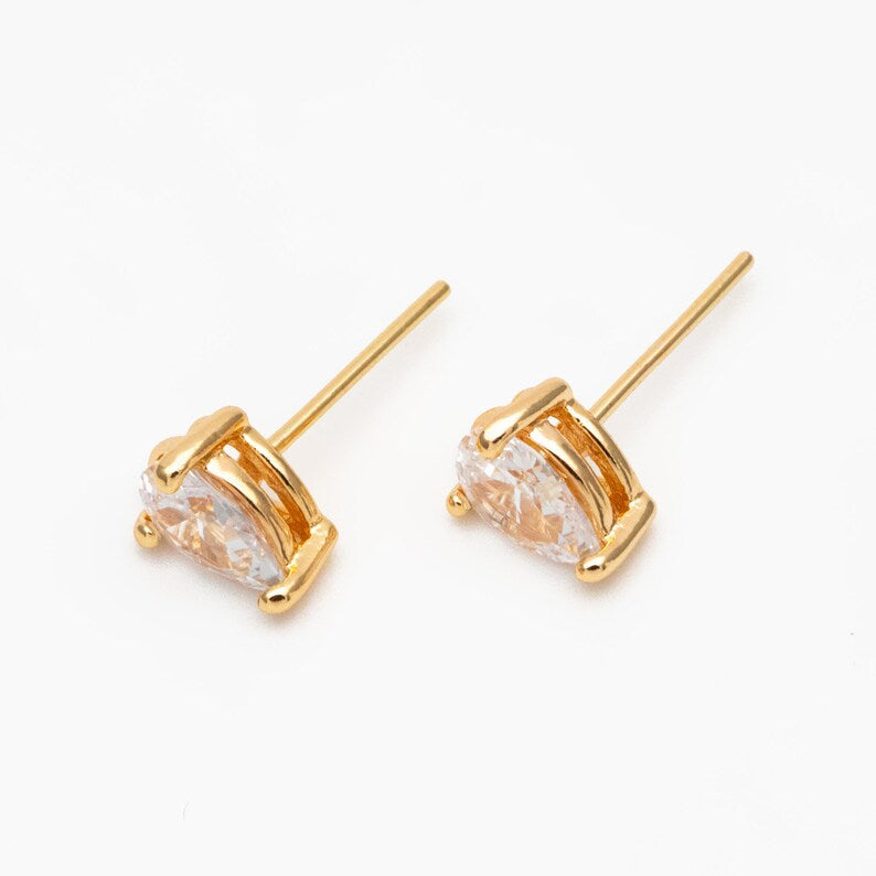 Teardrop stud