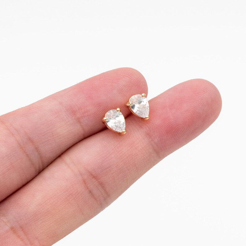 Teardrop stud